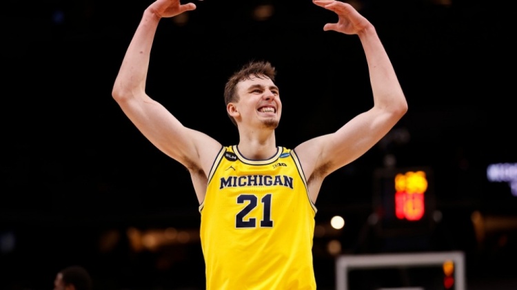 他不仅是现 他不仅是现